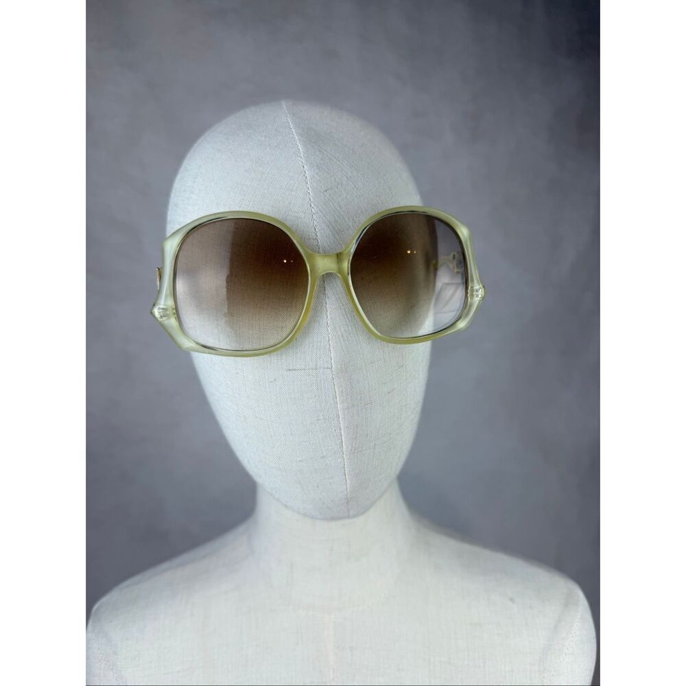 Vintage Pale Green Oversized Sunglasses with Gradient Brown Lenses